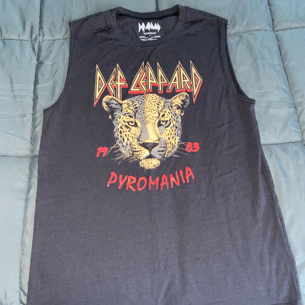 Large Def Leooard cut off sleeve t-shirt